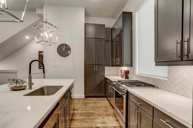 Photo - 1104 Ennis St