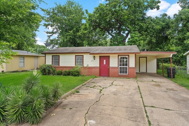 Building Photo - 1219 Lampkin St Rental