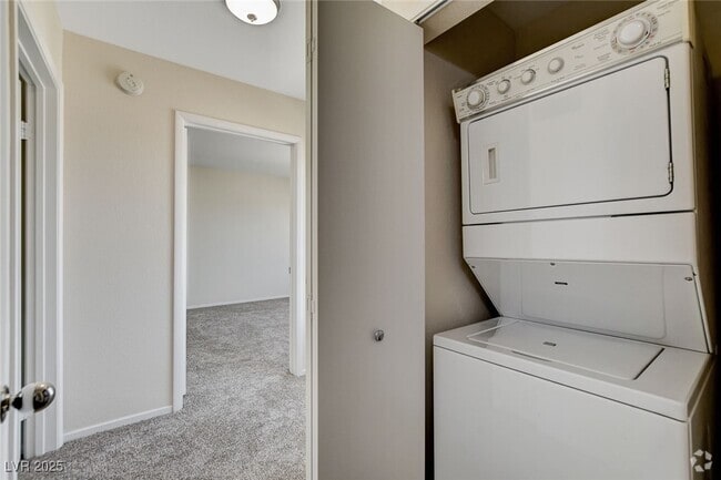 Building Photo - 8070 W Russell Rd Unit 2022 Rental