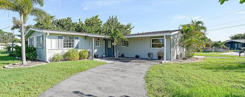 Photo - 146 Francis Dr NE