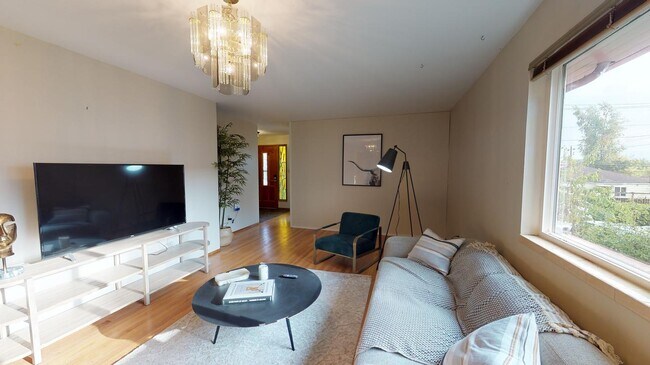 Photo - 510 N 87th St