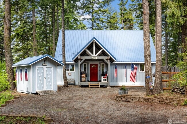Building Photo - Fully furnished cabin in Pine Loch Sun.  Come enjoy the outdoors!!