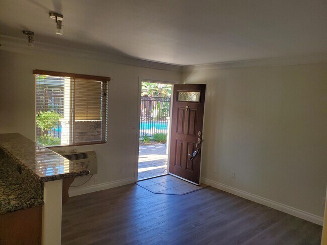 Photo - 800 N Mollison Ave