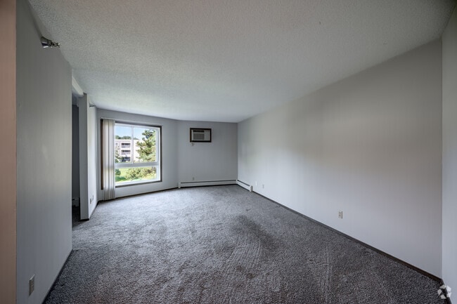 1BR, 1BA - 901SF - Living Room
