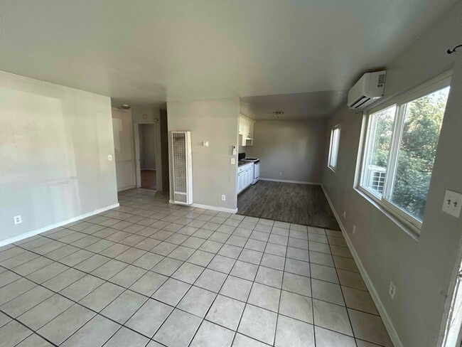 Photo - 944 E Deodar St Unit 944