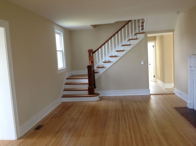 Photo - 1335 Whitethorn St