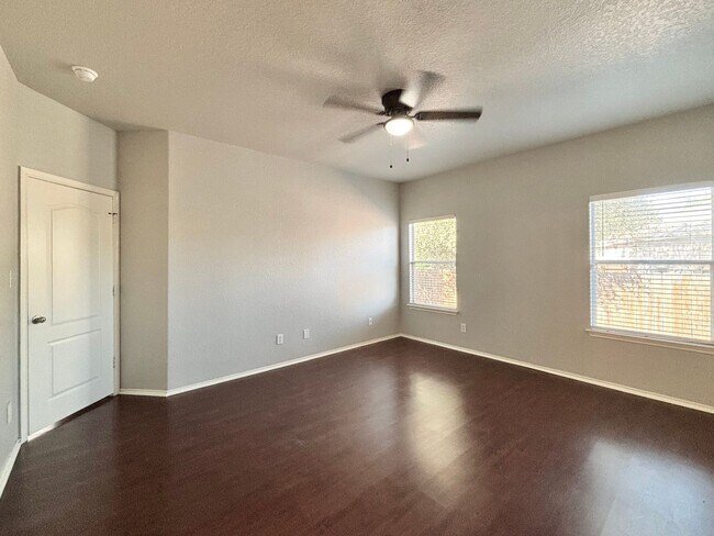 Photo - 6631 Hartnet Fields