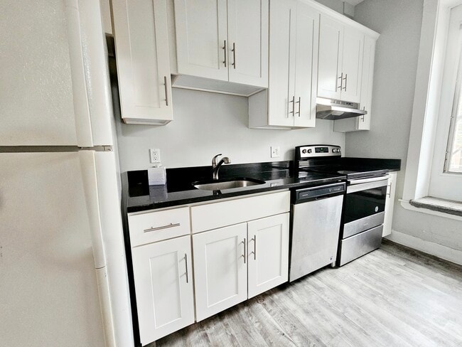 Photo - 1712 Beacon St Unit 11