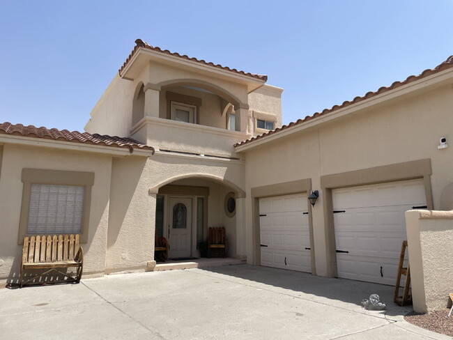 Photo - "Charming El Paso Oasis: 3-Bedroom Retreat...