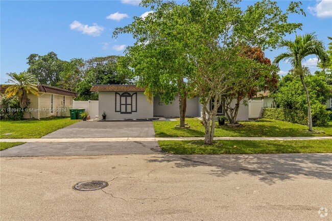 Building Photo - 7901 NW 69th Terrace Rental