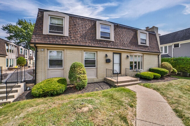 Photo - 32 Bernhardt Dr