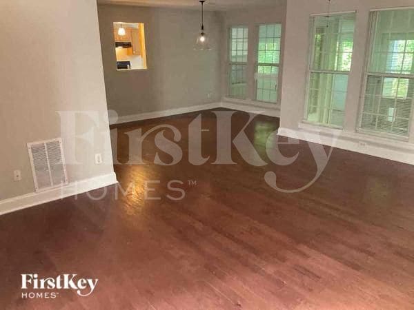 Photo - 2522 Halcyon Way