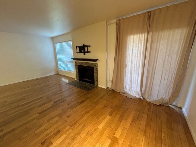 Photo - 570 Peach St