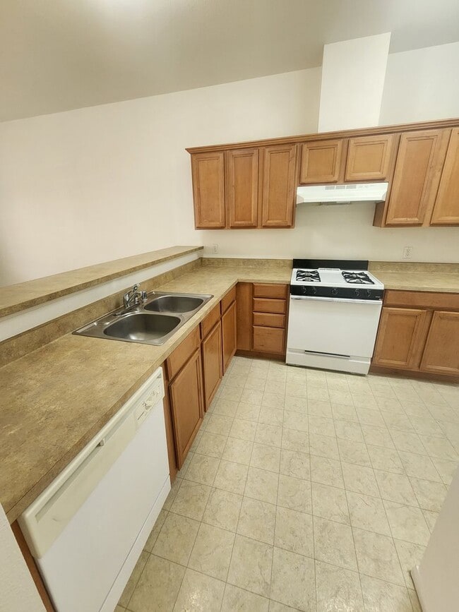Photo - 200 S 13th St