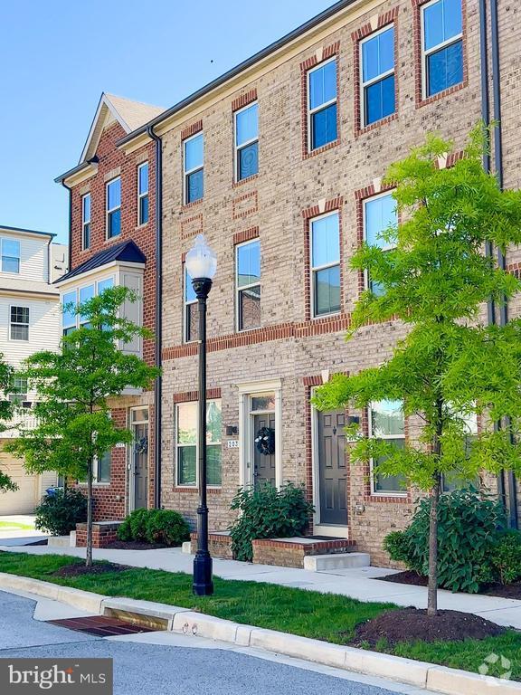 Building Photo - 203 S Newkirk St Rental