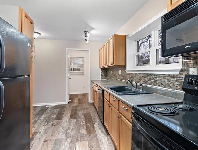 Photo - 3 Bedroom With Office And Fenced Yard