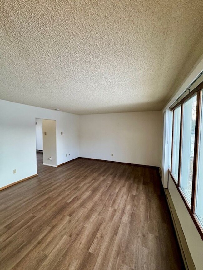 Photo - 4 Bedroom, 2.5 Bathroom Townhouse, Close t...