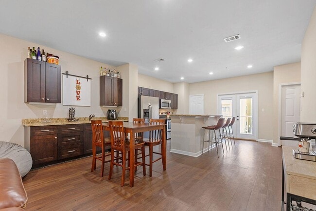 Photo - 1775 Belle Vue Way