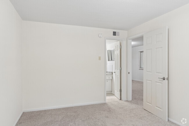 1BR, 1BA - 700SF - Bedroom - Montmartre Apartments