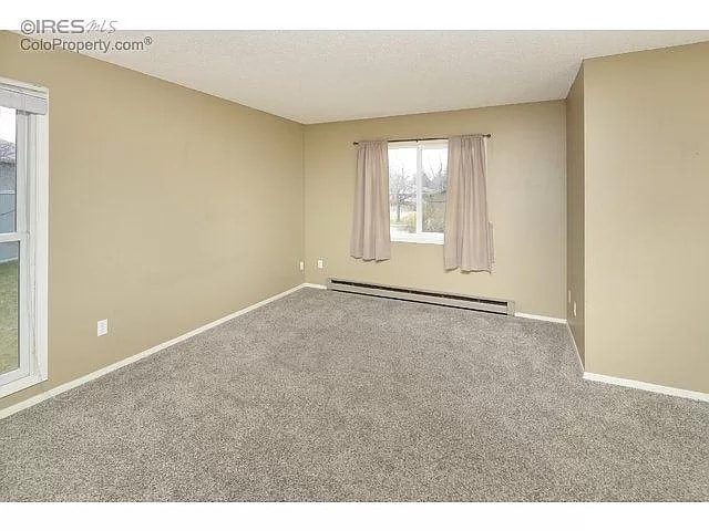 Photo - 537 Strachan Dr