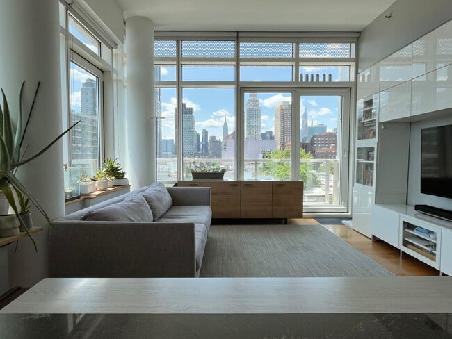 Living Room West View - 1017 Jackson Ave Condo Unit #6C