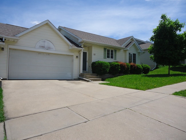 Front - 10 Jema Ct Townhome
