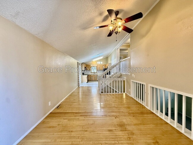 Photo - 405 S 28th Ln