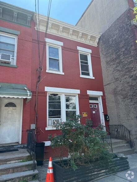Building Photo - 2402 West St Rental