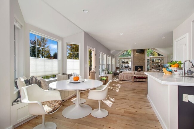 Photo - Winter Getaway: Large, Cozy Mountain Modern Home