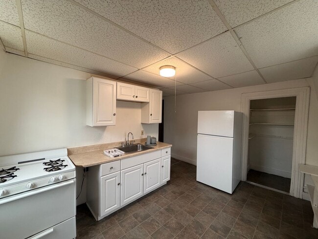Building Photo - 4 Park St Unit 3