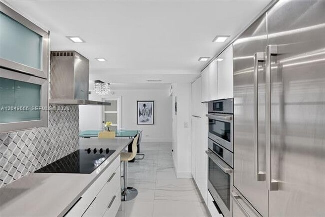 Photo - 6039 Collins Ave