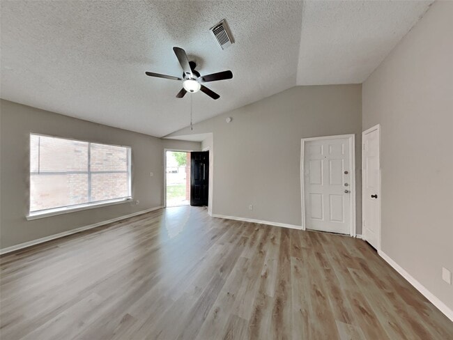 Photo - 3115 Kelling St