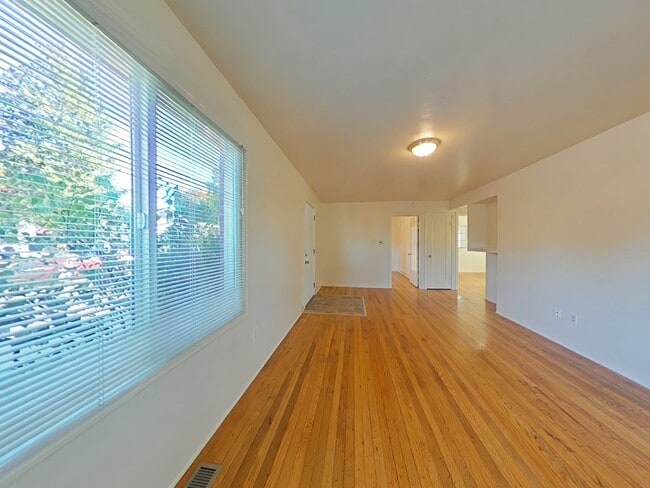 Photo - FALL SPECIAL ~ $1060 OFF FIRST MONTH RENT