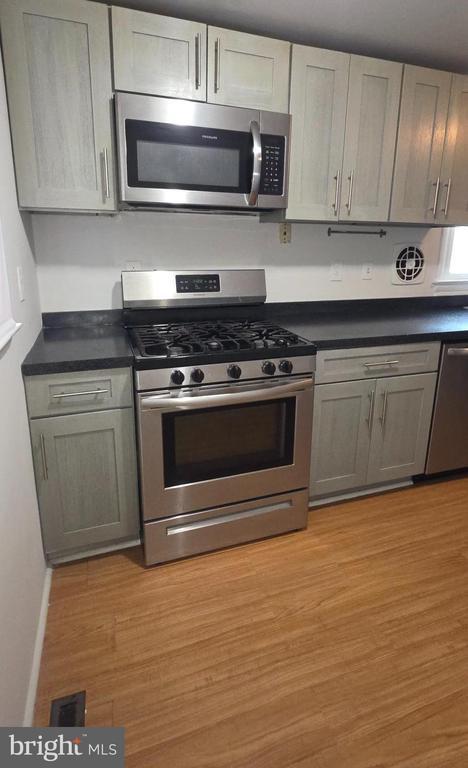 Photo - 5454 Burwood Ave