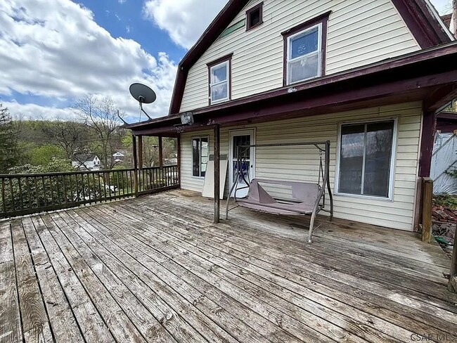 Photo - 431 Finch St