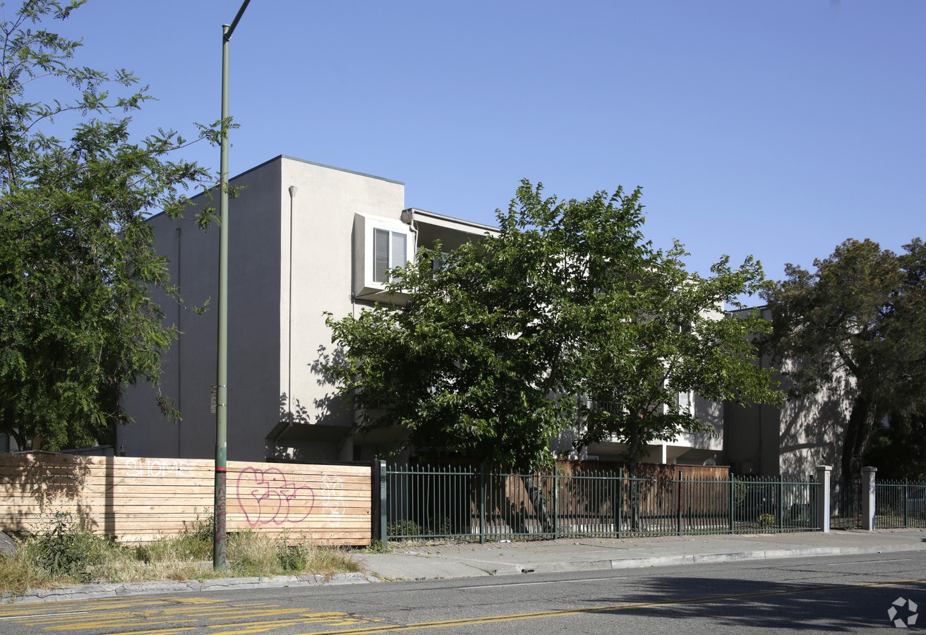 Photo - 2933 Martin Luther King Jr Way