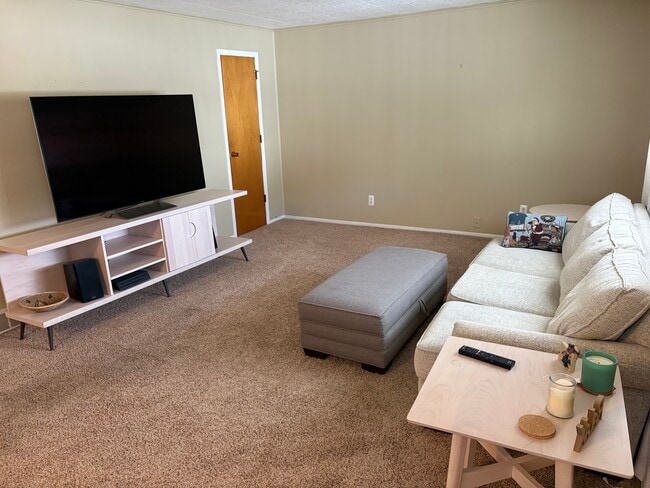 Photo - 211 27th St SE