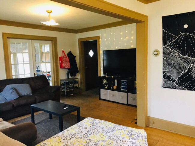 Photo - 305 Maryland St