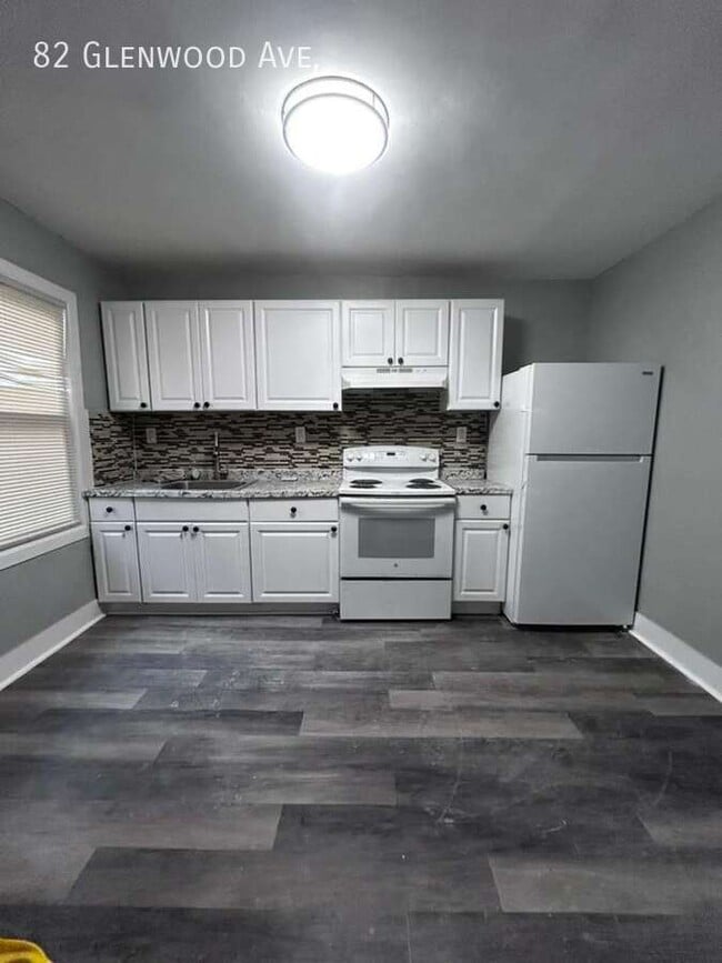 Photo - 82 Glenwood Ave
