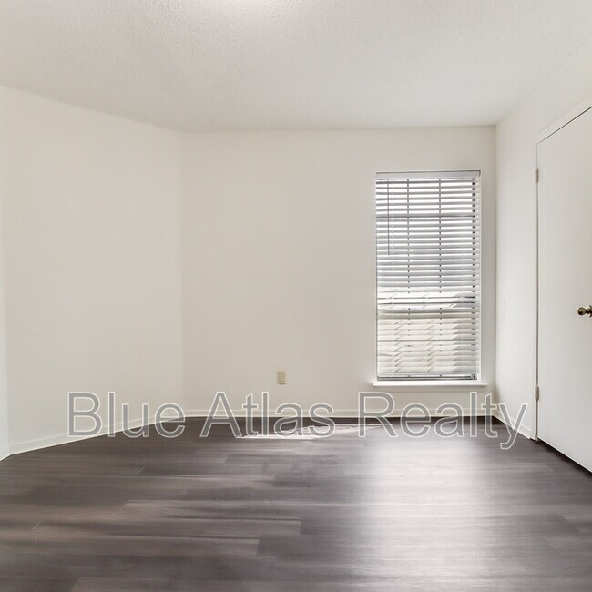 Photo - 2718 Wimbledon Ct