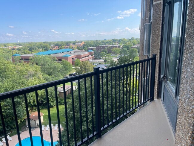 Photo - 1 Renaissance Pl Unit 809