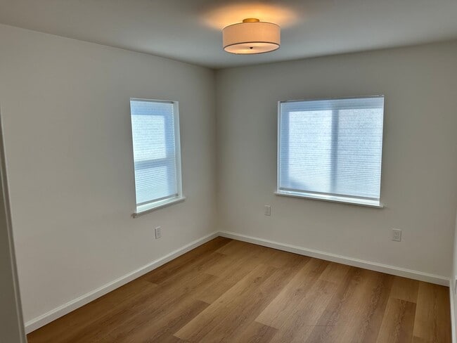 Photo - Blades Market Unit #5310