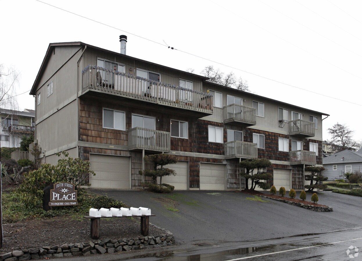 Fifth Street Place - Fifth Street Place Apartments