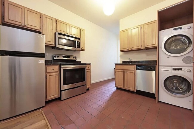 Building Photo - 549 Bergen St Rental