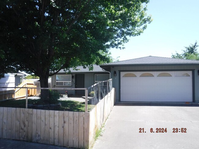 5 Bedroom House in Medford - 5 Bedroom House in Medford