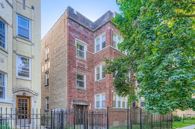 Building Photo - 6327 N Francisco Ave Unit 2