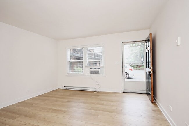 Photo - Student-Friendly 1BR Apartment Near The School of Data Science Unit Ivy Rd 2114 #10