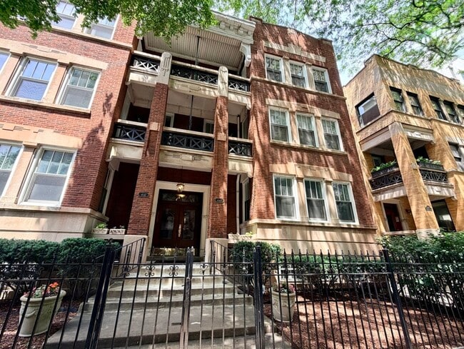 Building Photo - 448 W Wrightwood Ave Unit 2