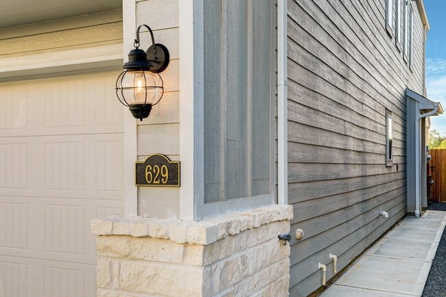 Photo - 629 Seabreeze Dr