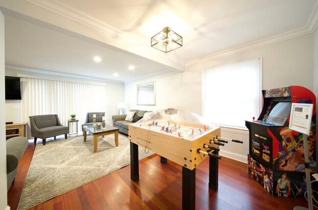 Building Photo - 916-920-920 Dean St Rental